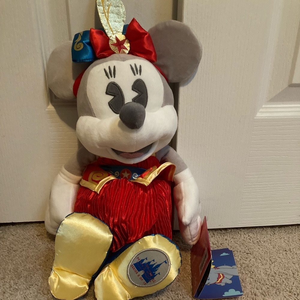 NWT Minnie Mouse main attraction dumbo plush doll limited‎ edition